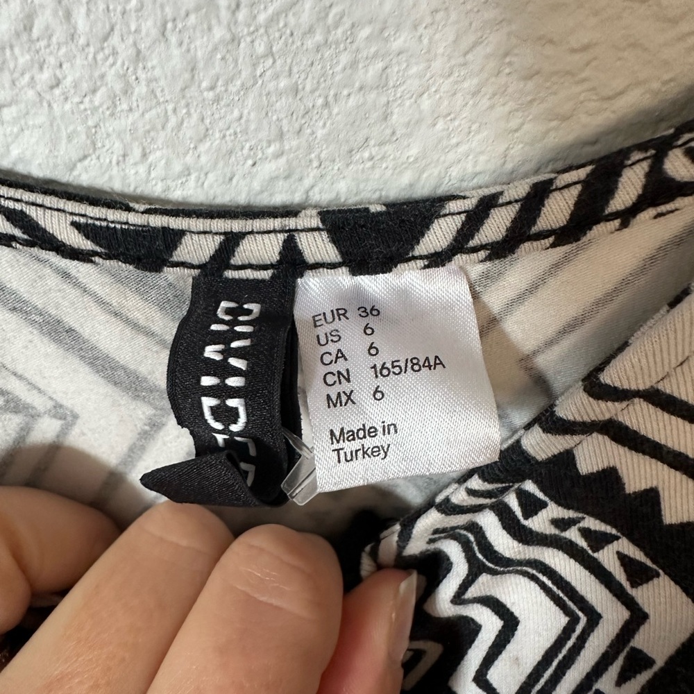 H&M Zipper Pattern Dress - Picture 3 of 3